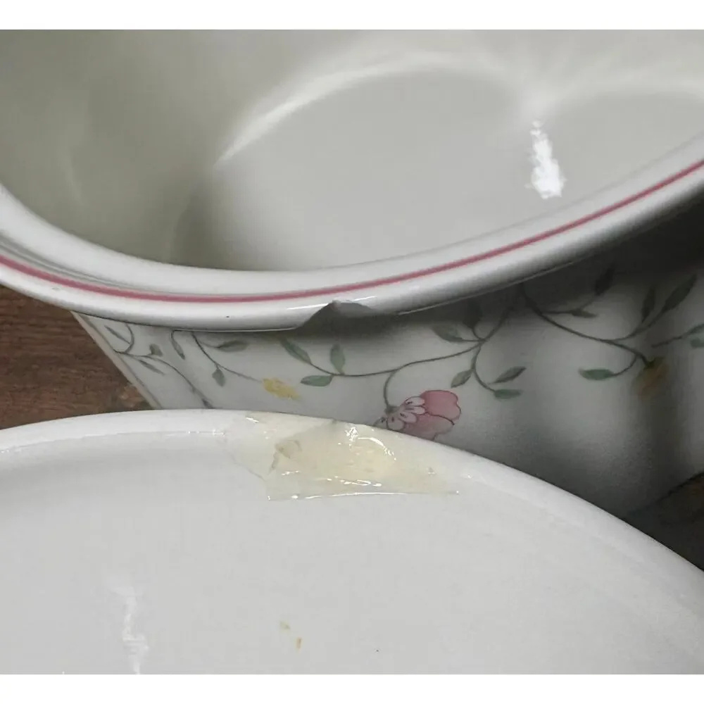Vtg Johnson Brothers SUMMER CHINTZ 2.25Qt Covered Casserole Dish England chipped